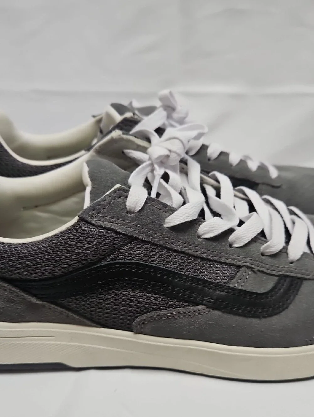 Vans Wayvee Mens 12 Grey White Black Suede Mesh Skate Shoes Sneakers